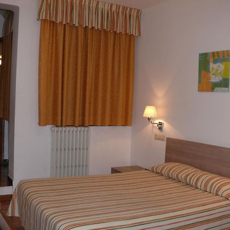 Hostal Muntanya Artesa de Segre Экстерьер фото