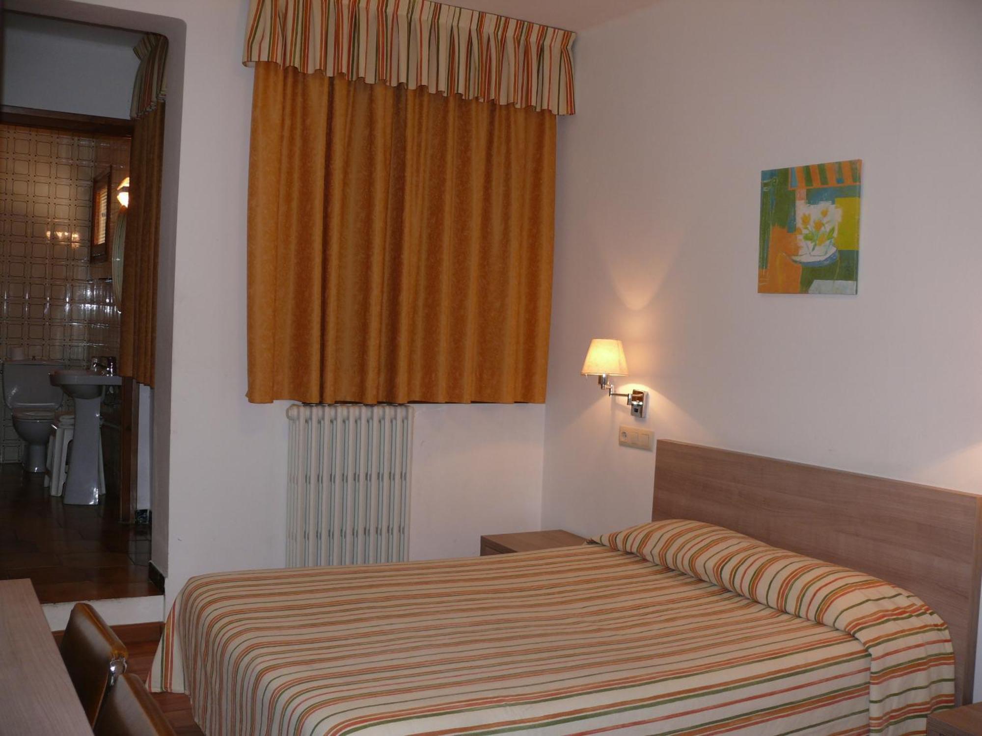 Hostal Muntanya Artesa de Segre Экстерьер фото