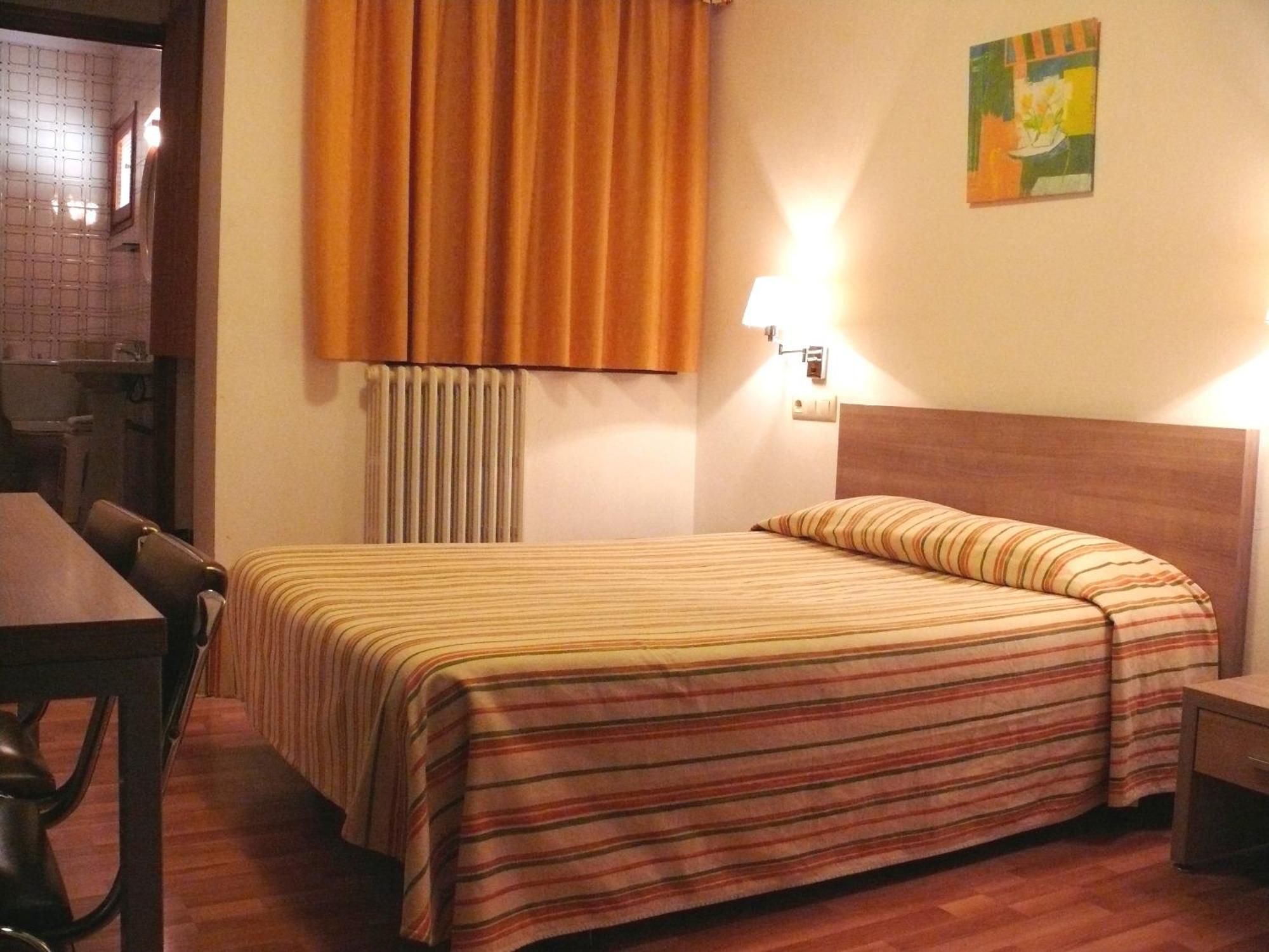 Hostal Muntanya Artesa de Segre Экстерьер фото